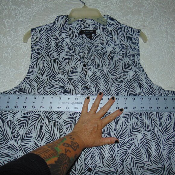 Tahari 100% Linen Blouse Sleeveless Leaf Pattern XL Button Up Women's Beach - Picture 3 of 8